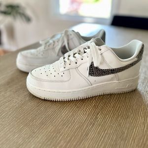 Nike women’s Air Force 1